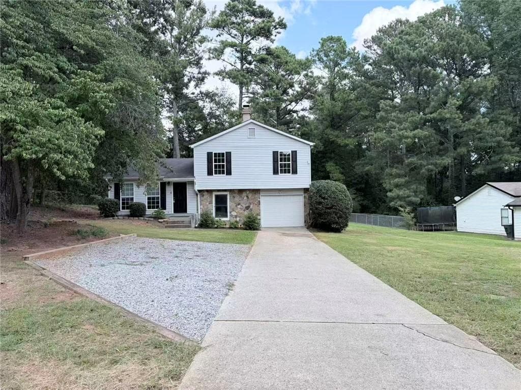 3 bedroom, 2 bathroom, 1,512 sq ft single family residence under contract at 944 Sweetwater Circle, Lawrenceville, GA 30044 — photo 2
