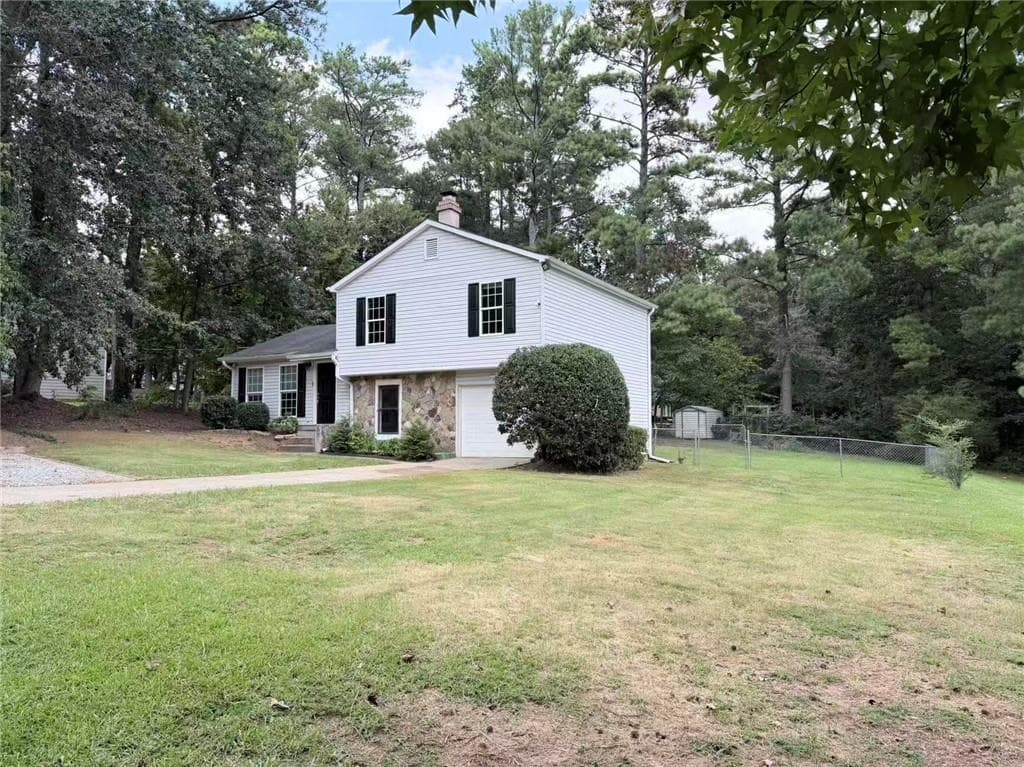 3 bedroom, 2 bathroom, 1,512 sq ft single family residence under contract at 944 Sweetwater Circle, Lawrenceville, GA 30044 — photo 3