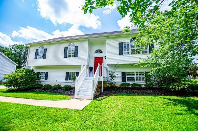 4 bedroom, 3 bathroom, 1,960 sq ft single family residence under contract at 4265 E Chapel Hill Road, Douglasville, GA 30135