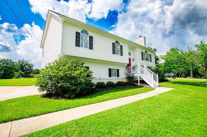 4 bedroom, 3 bathroom, 1,960 sq ft single family residence under contract at 4265 E Chapel Hill Road, Douglasville, GA 30135 — photo 5