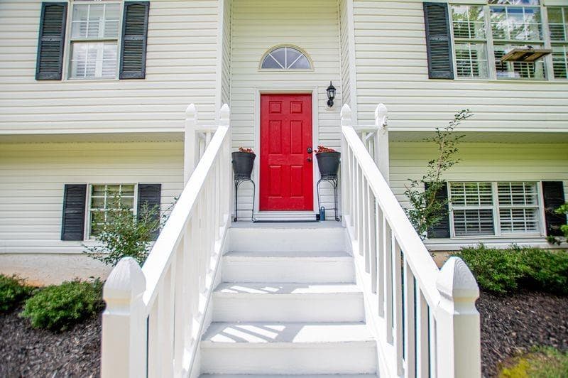 4 bedroom, 3 bathroom, 1,960 sq ft single family residence under contract at 4265 E Chapel Hill Road, Douglasville, GA 30135 — photo 7