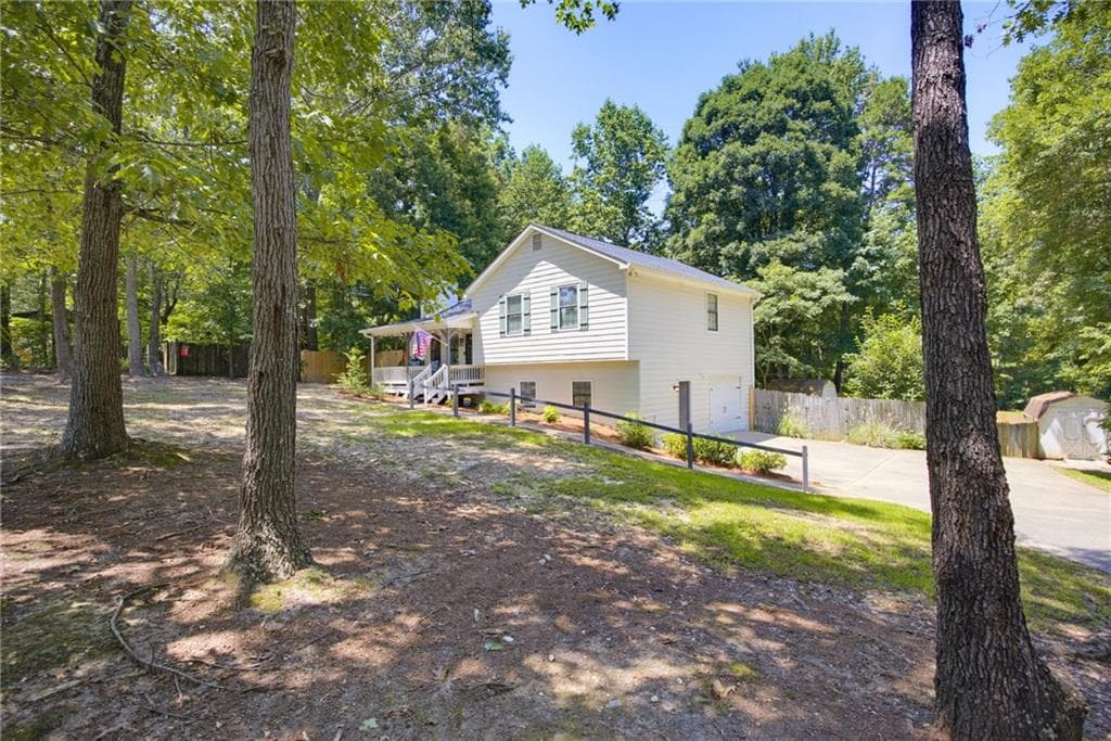 3 bedroom, 2 bathroom, 1,733 sq ft single family residence under contract at 437 SCHOOL Road, Dallas, GA 30132 — photo 4