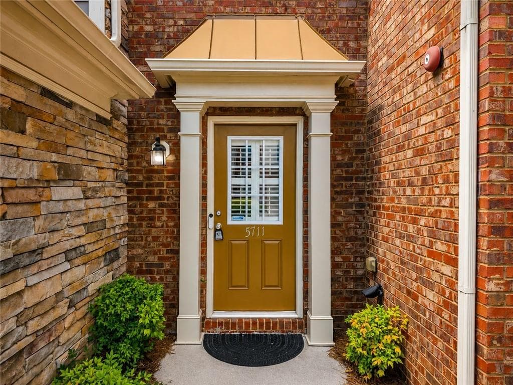 3 bedroom, 3 bathroom, 1,936 sq ft townhouse under contract at 5711 Evadale Trace 7, Mableton, GA 30126 — photo 4
