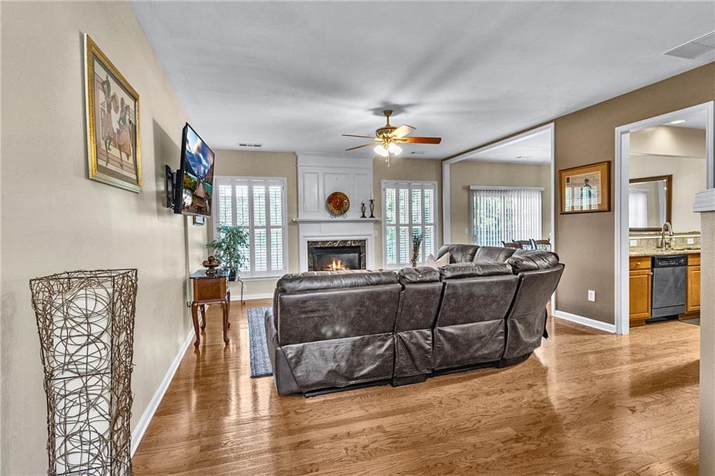 3 bedroom, 3 bathroom, 1,936 sq ft townhouse under contract at 5711 Evadale Trace 7, Mableton, GA 30126 — photo 7