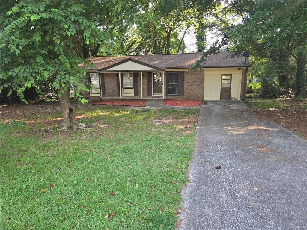 3 bedroom, 1 bathroom, 1,350 sq ft single family residence under contract at 2384 Oakland Manor, Lawrenceville, GA 30044