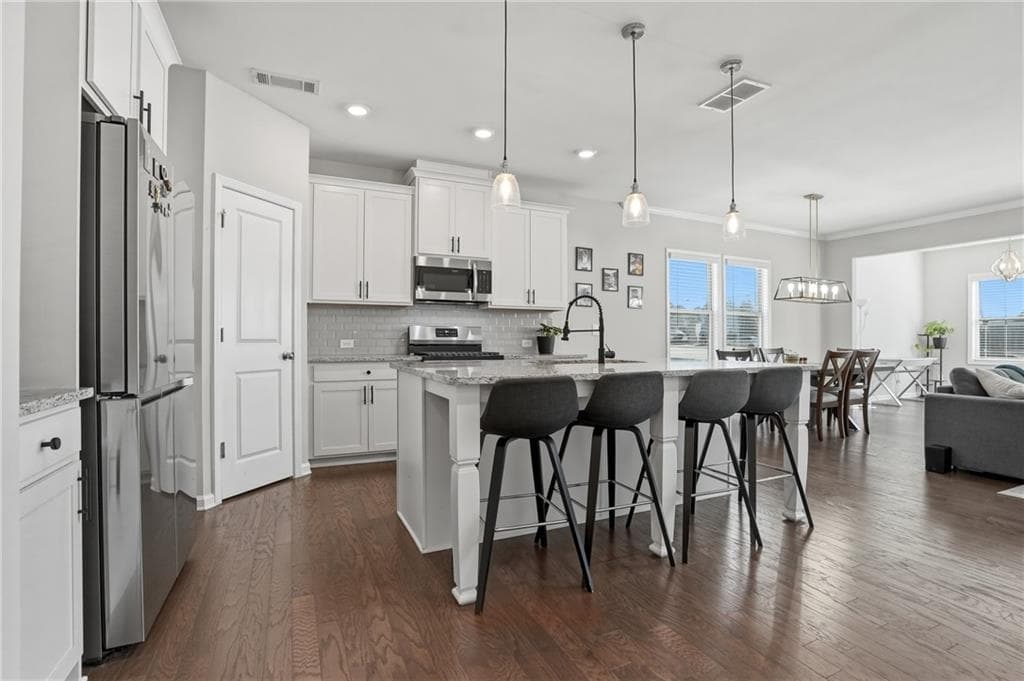 3 bedroom, 3 bathroom, 2,065 sq ft townhouse under contract at 504 Elm Bluff Way, Lawrenceville, GA 30043 — photo 3
