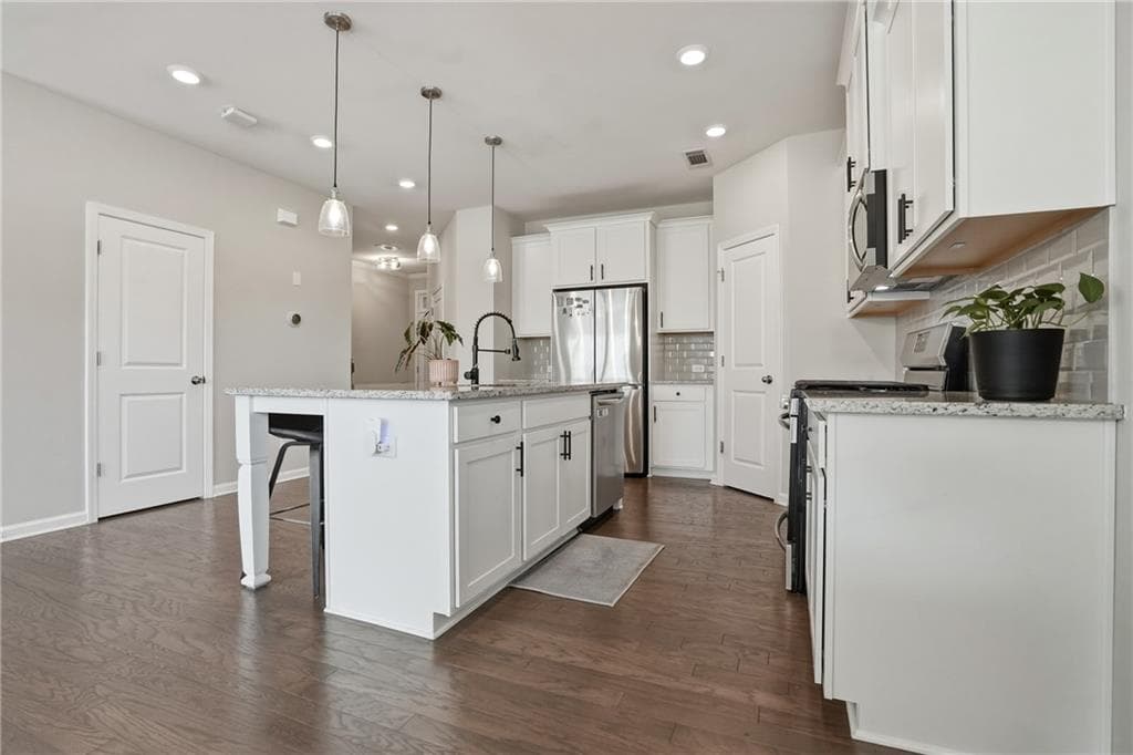 3 bedroom, 3 bathroom, 2,065 sq ft townhouse under contract at 504 Elm Bluff Way, Lawrenceville, GA 30043 — photo 5
