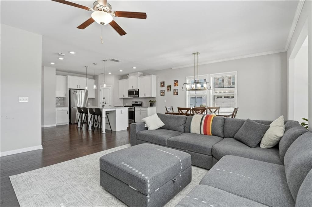 3 bedroom, 3 bathroom, 2,065 sq ft townhouse under contract at 504 Elm Bluff Way, Lawrenceville, GA 30043 — photo 9