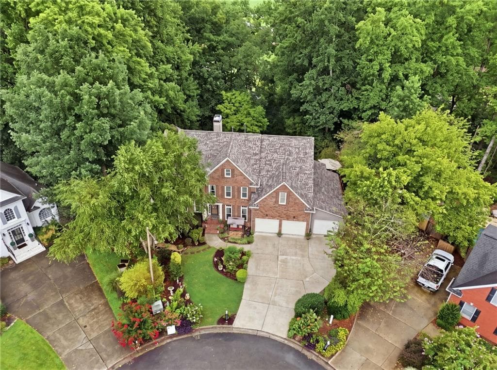 6 bedroom, 4 bathroom, 4,172 sq ft single family residence for sale at 214 Glenbrook Lane, Canton, GA 30115 — photo 3