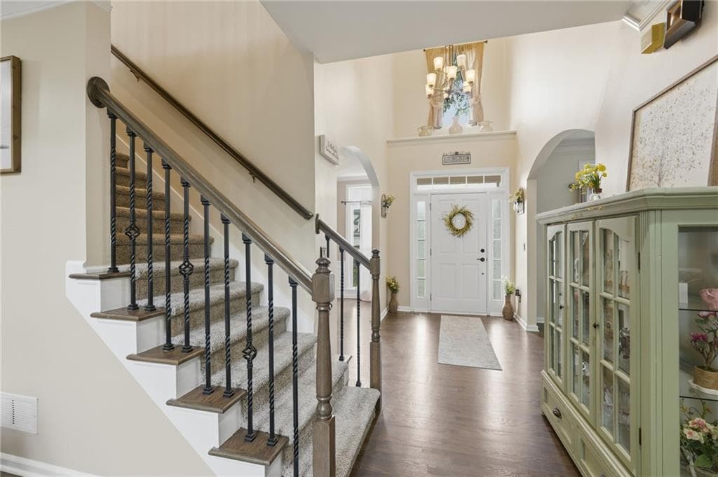 6 bedroom, 4 bathroom, 4,172 sq ft single family residence for sale at 214 Glenbrook Lane, Canton, GA 30115 — photo 5