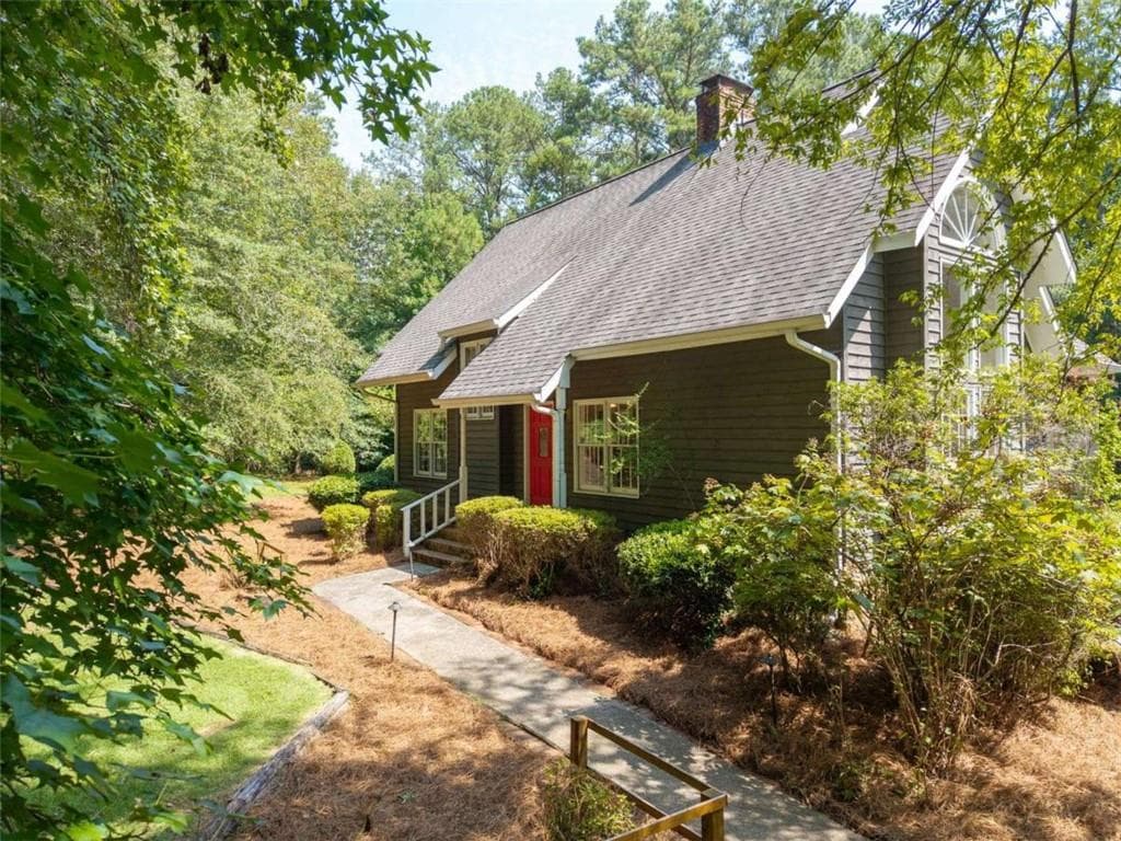 3 bedroom, 3 bathroom, 4,029 sq ft single family residence for sale at 3189 Spring Lake Dr NE, Conyers, GA 30013 — photo 3