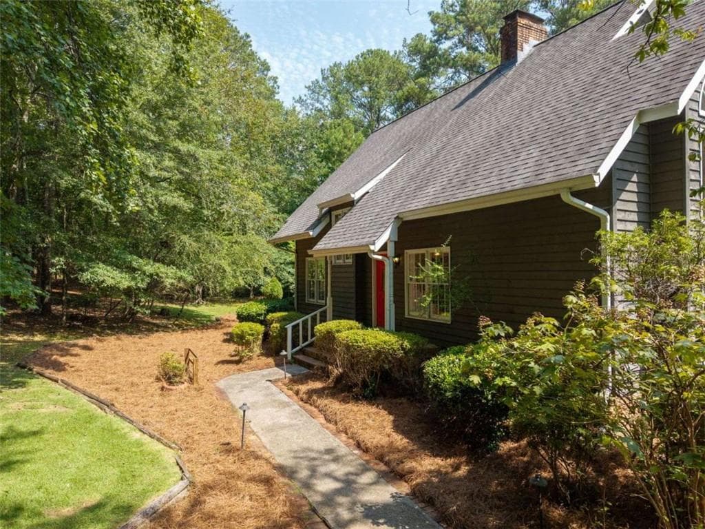 3 bedroom, 3 bathroom, 4,029 sq ft single family residence for sale at 3189 Spring Lake Dr NE, Conyers, GA 30013 — photo 5