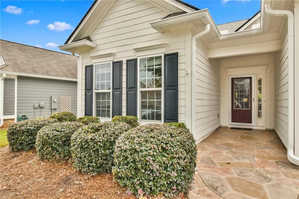 3 bedroom, 3 bathroom, 2,661 sq ft single family residence for sale at 6652 Fawn Meadow Lane, Hoschton, GA 30548 — photo 3