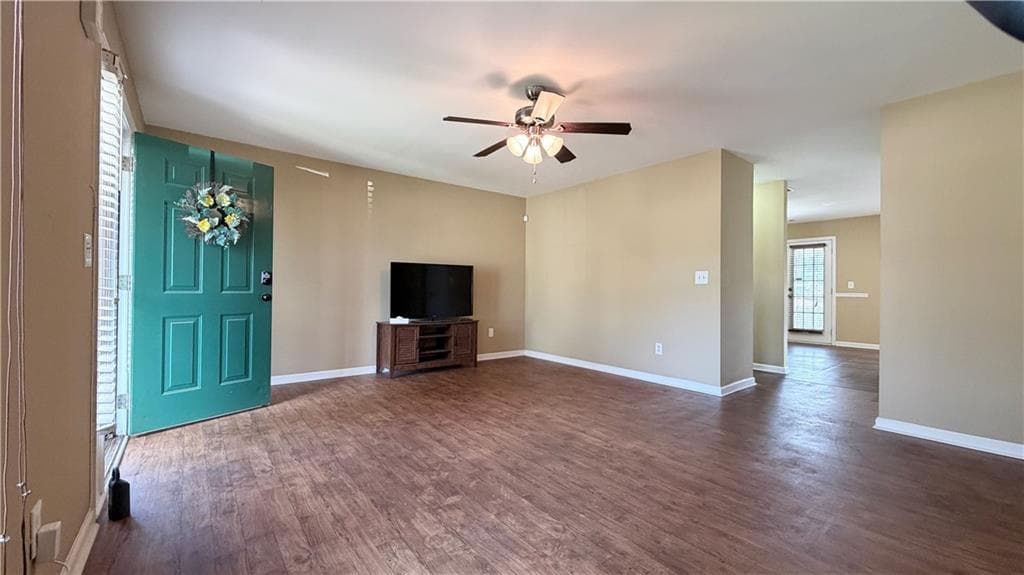 3 bedroom, 3 bathroom, 1,860 sq ft townhouse for sale at 2000 Village Run Drive, Mcdonough, GA 30252 — photo 3