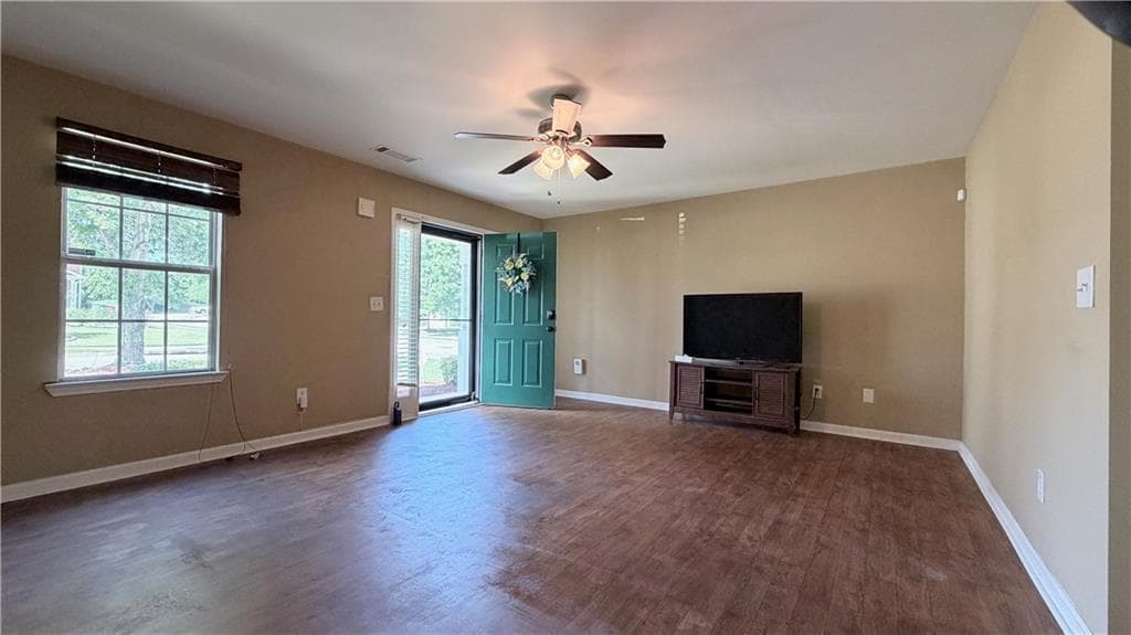 3 bedroom, 3 bathroom, 1,860 sq ft townhouse for sale at 2000 Village Run Drive, Mcdonough, GA 30252 — photo 4