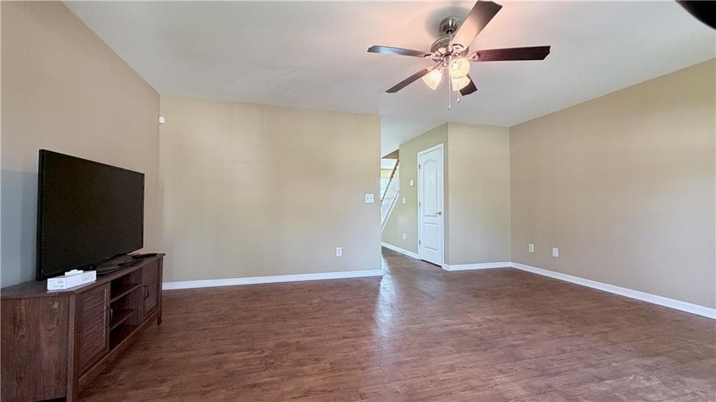 3 bedroom, 3 bathroom, 1,860 sq ft townhouse for sale at 2000 Village Run Drive, Mcdonough, GA 30252 — photo 5