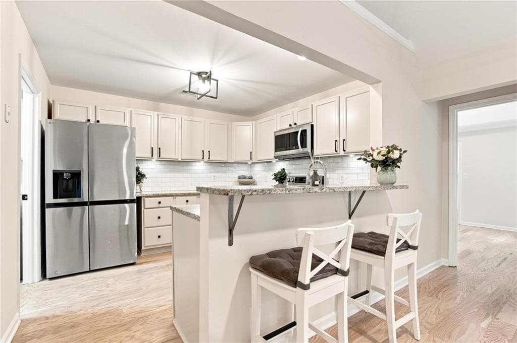 3 bedroom, 3 bathroom, 2,229 sq ft single family residence for rent at 5527 Bridge Pointe Drive, Alpharetta, GA 30005 for $3,000 a month — photo 10