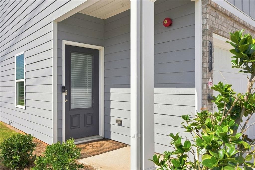 3 bedroom, 3 bathroom, 1,568 sq ft townhouse for sale at 2150 Dougherty Place, Hampton, GA 30228 — photo 2