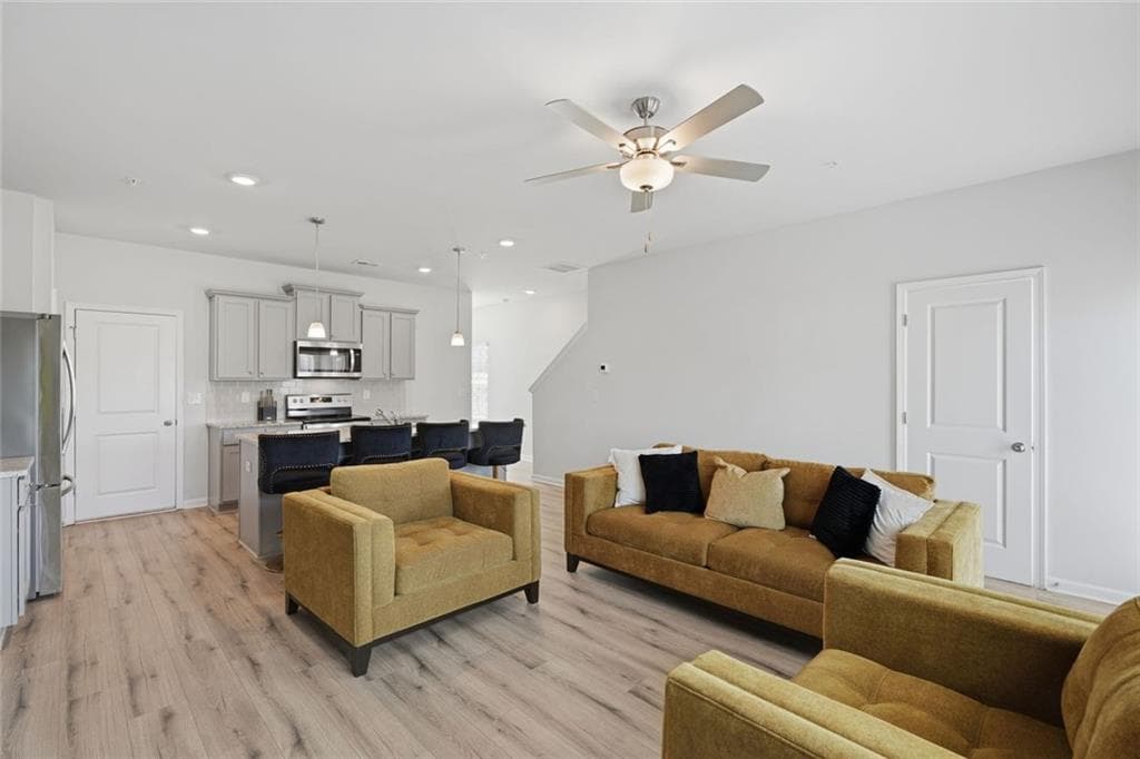 3 bedroom, 3 bathroom, 1,568 sq ft townhouse for sale at 2150 Dougherty Place, Hampton, GA 30228 — photo 4