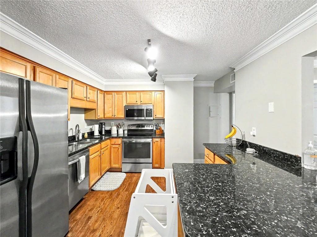 3 bedroom, 3 bathroom, 1,536 sq ft townhouse for sale at 184 Peachtree Hollow Court, Atlanta, GA 30328 — photo 9