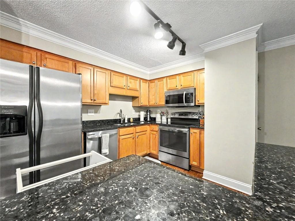 3 bedroom, 3 bathroom, 1,536 sq ft townhouse for sale at 184 Peachtree Hollow Court, Atlanta, GA 30328 — photo 10