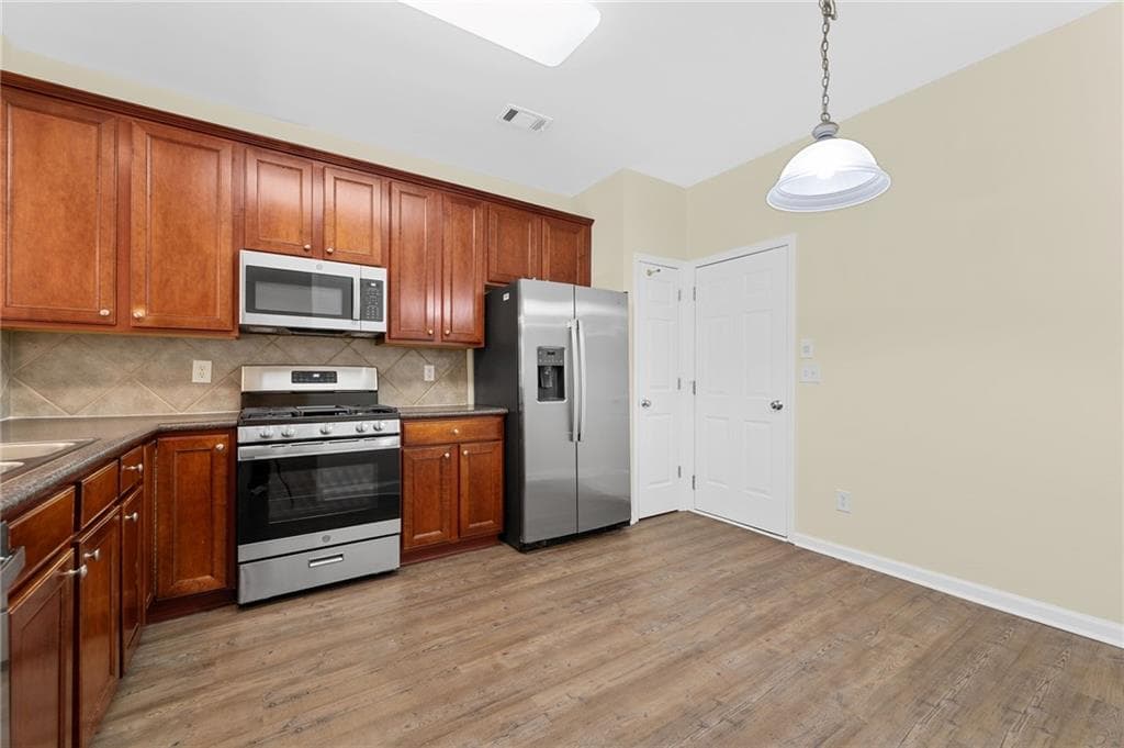 3 bedroom, 3 bathroom, 1,768 sq ft townhouse for rent at 1999 Hailston Lane, Duluth, GA 30097 for $2,400 a month — photo 10