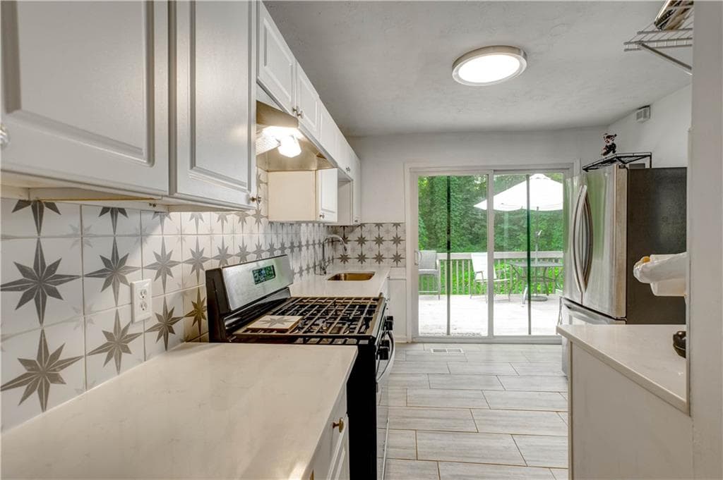 3 bedroom, 2 bathroom, 1,131 sq ft single family residence for sale at 48 Trina Avenue, Kennesaw, GA 30144 — photo 9