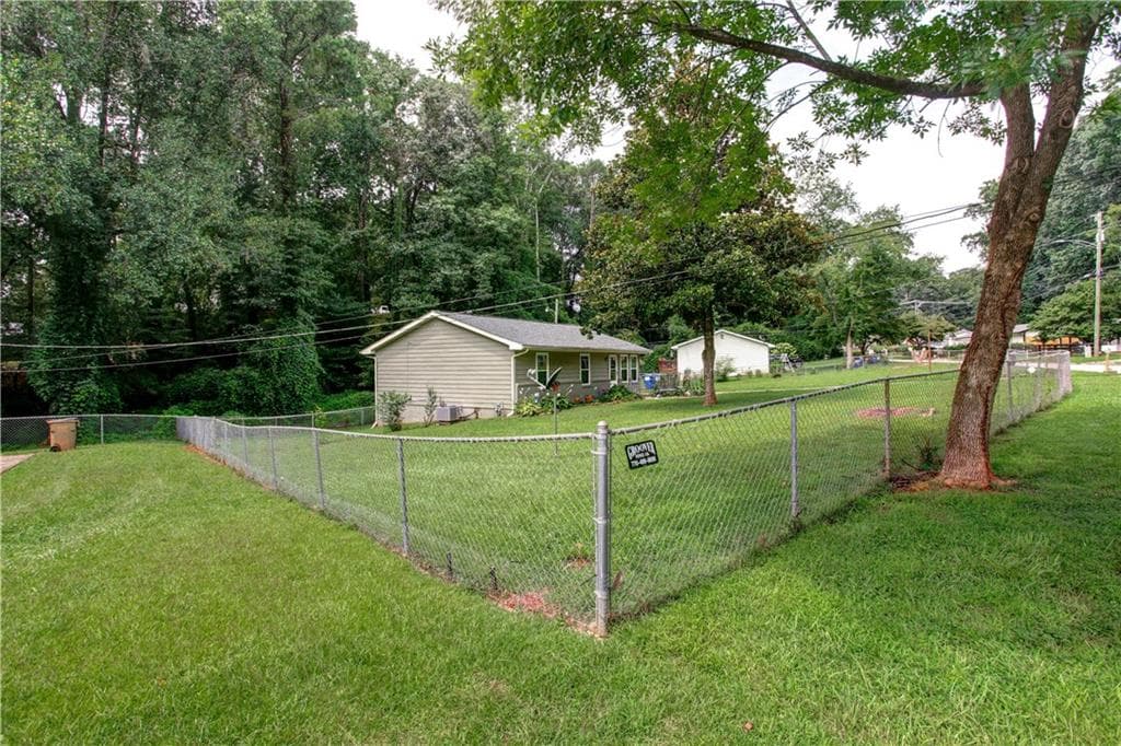 3 bedroom, 2 bathroom, 1,131 sq ft single family residence for sale at 48 Trina Avenue, Kennesaw, GA 30144 — photo 6