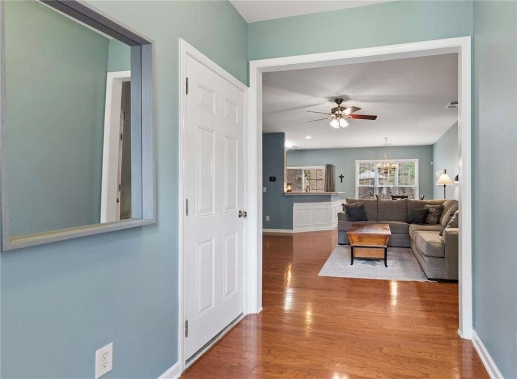 3 bedroom, 3 bathroom, 1,620 sq ft townhouse for sale at 278 Kigian Trail, Woodstock, GA 30188 — photo 2