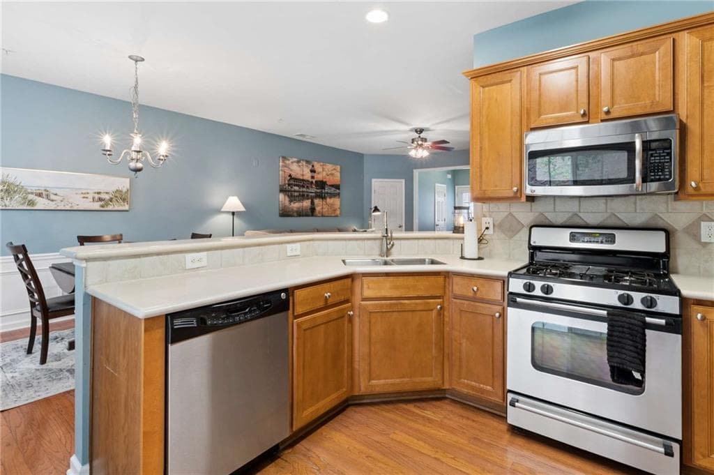 3 bedroom, 3 bathroom, 1,620 sq ft townhouse for sale at 278 Kigian Trail, Woodstock, GA 30188 — photo 8