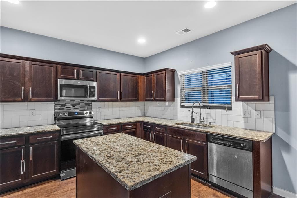 4 bedroom, 3 bathroom, 2,550 sq ft single family residence for sale at 8438 Hillspire Drive, Douglasville, GA 30134 — photo 7