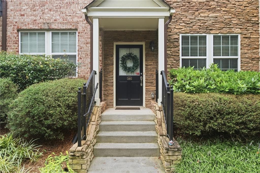 1 bedroom, 2 bathroom, 1,237 sq ft townhouse for rent at 1231 Ashford Creek Park, Brookhaven, GA 30319 for $2,695 a month — photo 3
