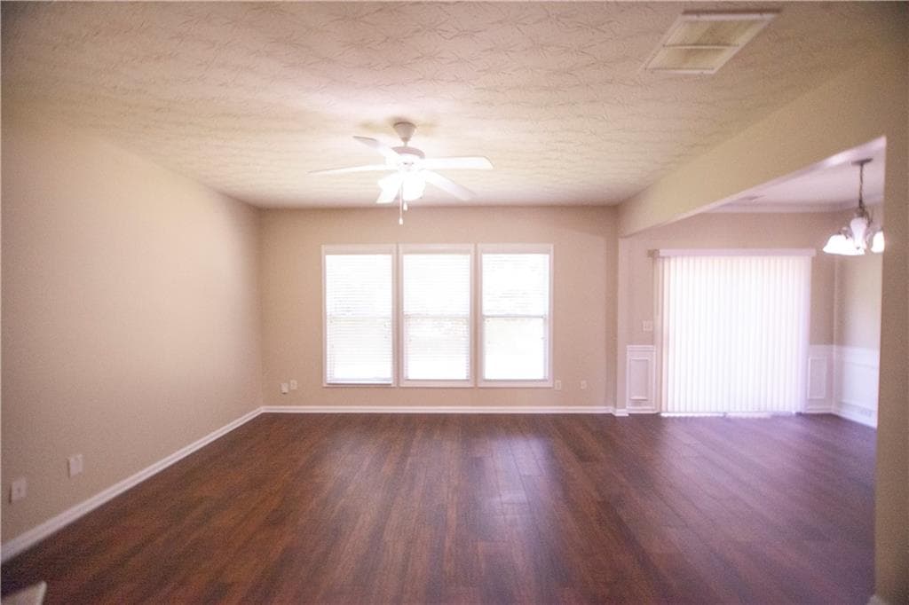 4 bedroom, 3 bathroom, 1,923 sq ft single family residence under contract at 4624 Windale Drive, Lawrenceville, GA 30044 — photo 7