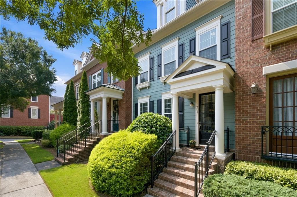 3 bedroom, 3 bathroom, 2,068 sq ft townhouse for sale at 1258 Discover Green Lane, Mableton, GA 30126 — photo 2