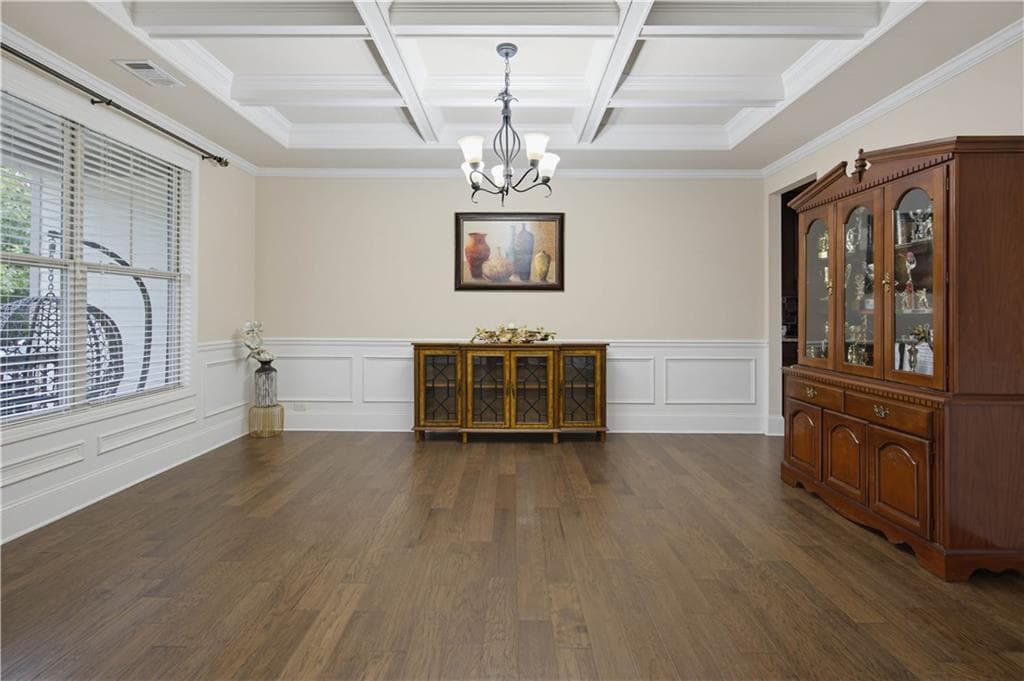 7 bedroom, 5 bathroom, 6,100 sq ft single family residence for sale at 4090 Tobiano Trail, Cumming, GA 30040 — photo 8