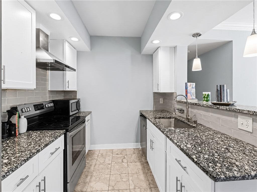 2 bedroom, 2 bathroom, 1,476 sq ft condominium for rent at 2161 Peachtree Road, Atlanta, GA 30309 for $2,500 a month — photo 7