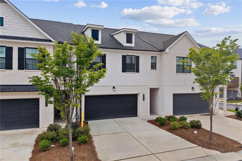 3 bedroom, 3 bathroom, 2,302 sq ft townhouse for sale at 3524 Senna Road, Duluth, GA 30096 — photo 2