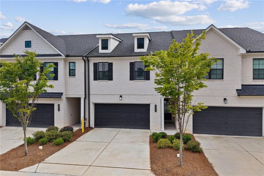 3 bedroom, 3 bathroom, 2,302 sq ft townhouse for sale at 3524 Senna Road, Duluth, GA 30096 — photo 3