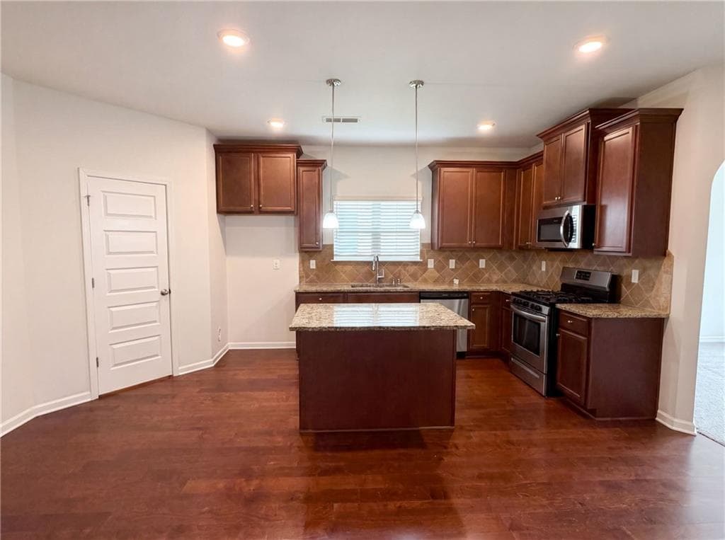 5 bedroom, 3 bathroom, 2,750 sq ft single family residence under contract at 2769 Trebek Court, Mcdonough, GA 30253 — photo 2