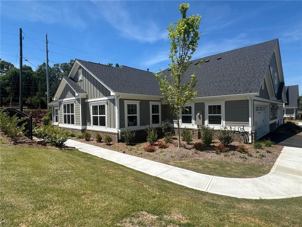2 bedroom, 2 bathroom, 1,690 sq ft condominium for sale at 3705 Baguette Court 101, Cumming, GA 30028 — photo 2