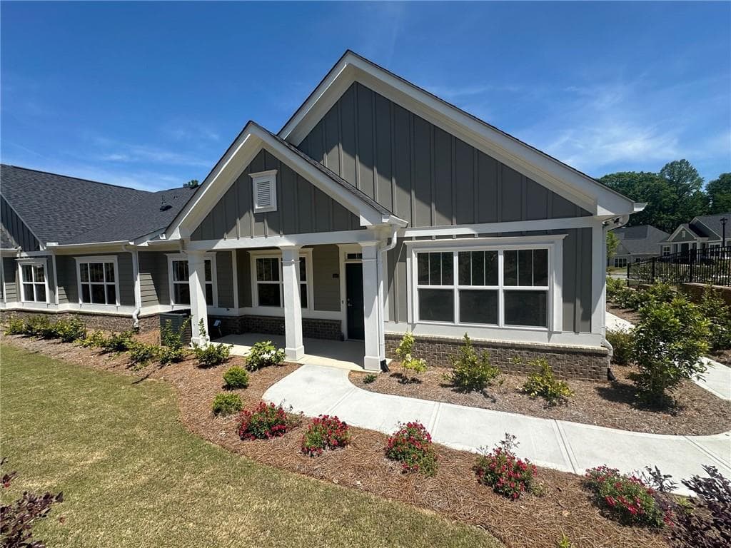 2 bedroom, 2 bathroom, 1,690 sq ft condominium for sale at 3705 Baguette Court 101, Cumming, GA 30028 — photo 3