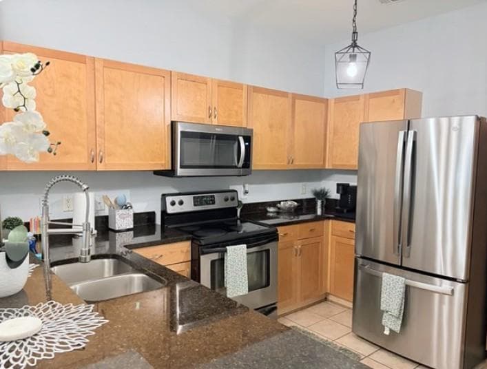 2 bedroom, 2 bathroom, 1,082 sq ft condominium for sale at 870 Mayson Turner Road 1224, Atlanta, GA 30344 — photo 3