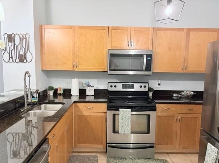2 bedroom, 2 bathroom, 1,082 sq ft condominium for sale at 870 Mayson Turner Road 1224, Atlanta, GA 30344 — photo 4