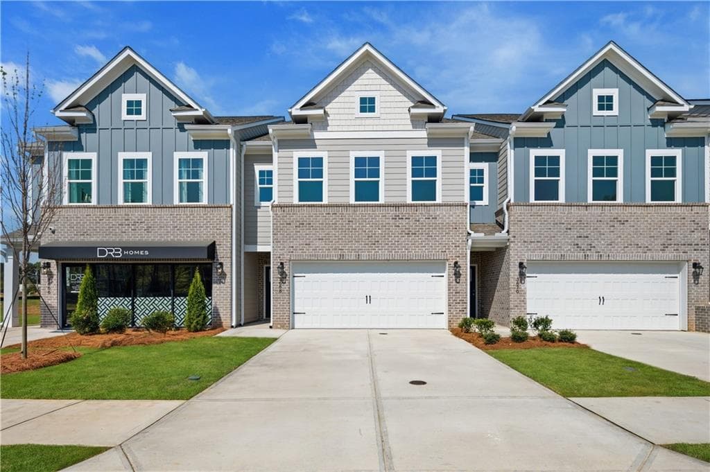 3 bedroom, 3 bathroom, 1,849 sq ft townhouse for sale at 3663 Donovan Circle, Loganville, GA 30052