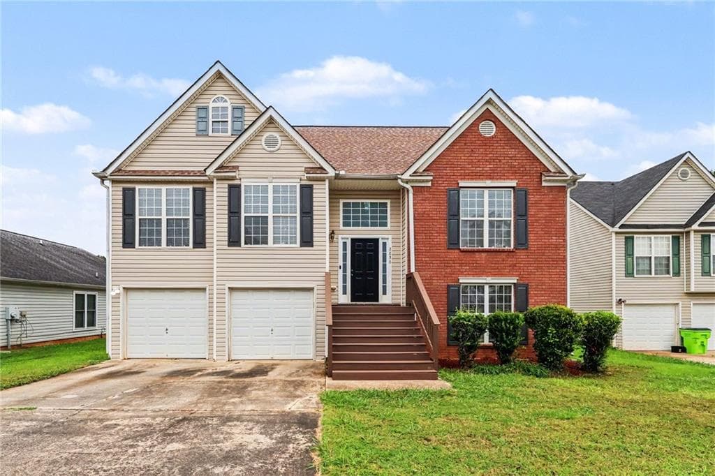 3 bedroom, 3 bathroom, 1,621 sq ft single family residence under contract at 2836 Amerson Trail, Ellenwood, GA 30294