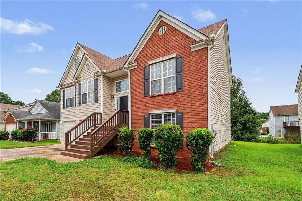 3 bedroom, 3 bathroom, 1,621 sq ft single family residence under contract at 2836 Amerson Trail, Ellenwood, GA 30294 — photo 3