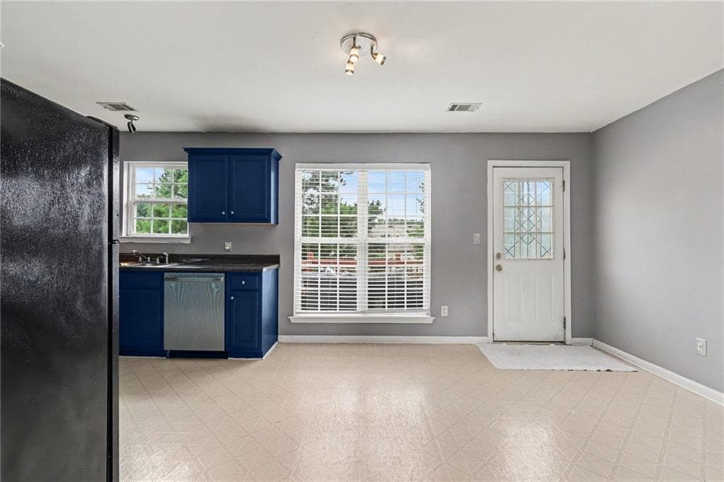 3 bedroom, 3 bathroom, 1,621 sq ft single family residence under contract at 2836 Amerson Trail, Ellenwood, GA 30294 — photo 7