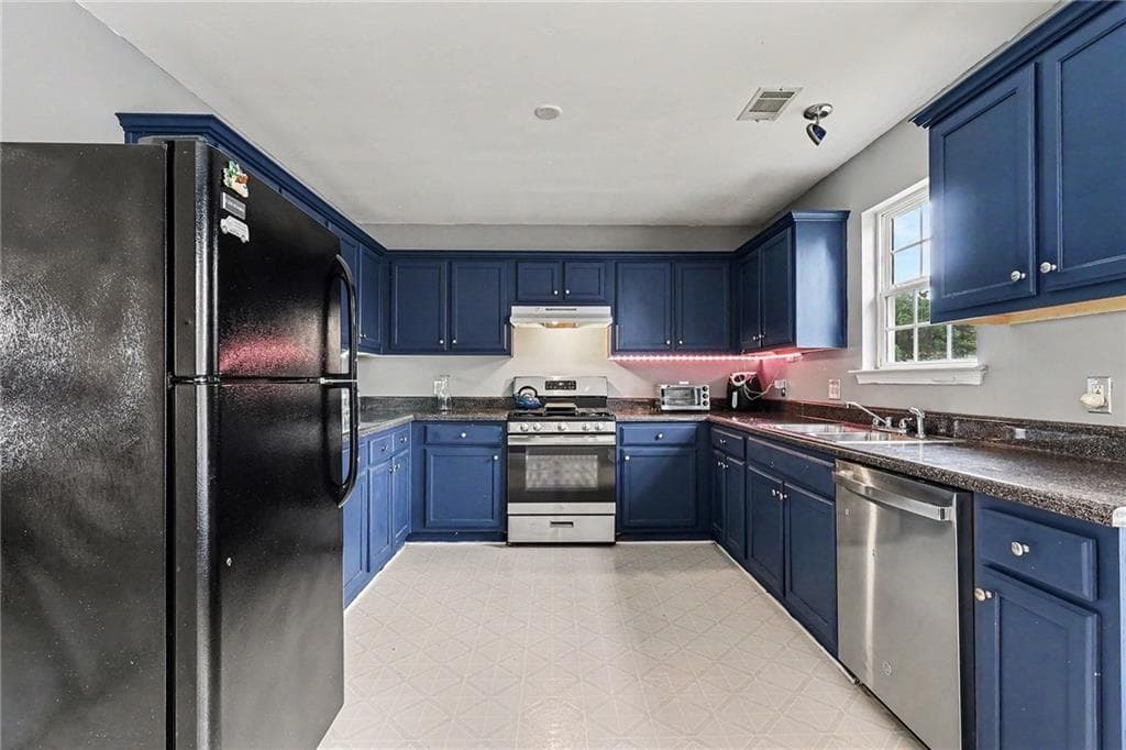 3 bedroom, 3 bathroom, 1,621 sq ft single family residence under contract at 2836 Amerson Trail, Ellenwood, GA 30294 — photo 9