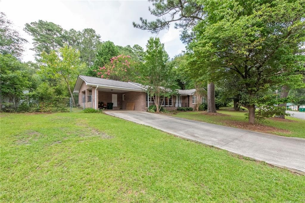 3 bedroom, 2 bathroom, 1,724 sq ft single family residence for sale at 211 Bennett Circle, Carrollton, GA 30117 — photo 2