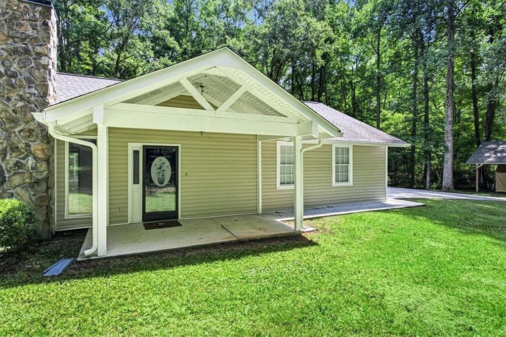 3 bedroom, 2 bathroom, 2,541 sq ft single family residence under contract at 1351 Minix Road, Sharpsburg, GA 30277 — photo 2